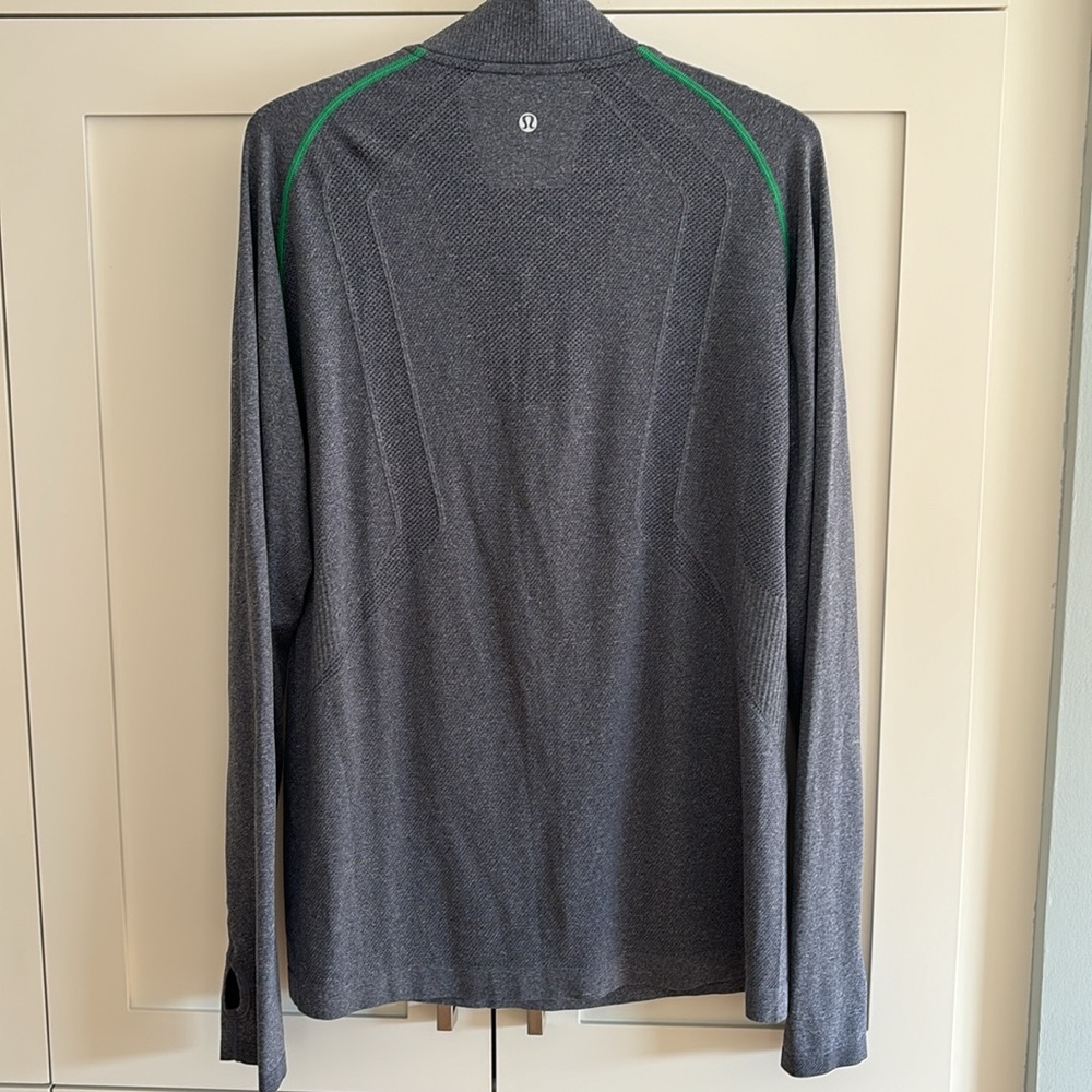 18. Lululemon Athletica Men’s Running - Picture 3 of 4